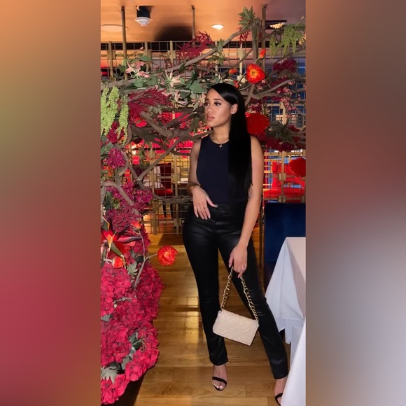 Meet your Posher, Chey - Picture 1 of 4